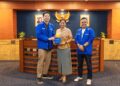 From left: Gaery Undarsa, Co-Founder & Chief Marketing Officer of Tiket.com; Ni Luh Puspa, Deputy Minister of Tourism; and Dudi Arisandi, Chief People Officer of Tiket.com, at the Tourism Ministry Office. Credit: Tiket.com