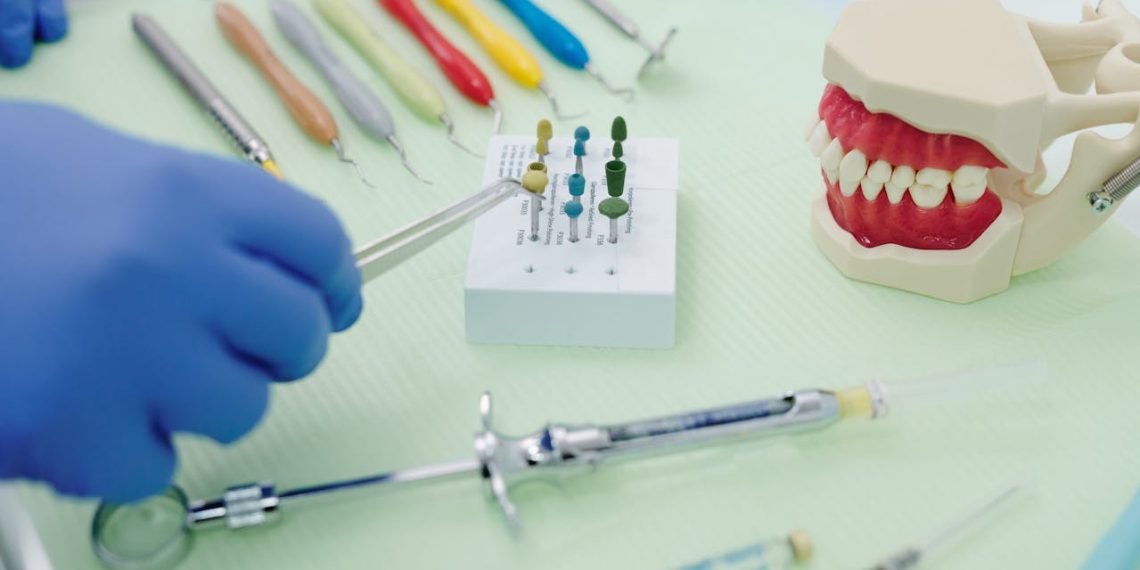 The Comprehensive Guide to Choosing Your First Dental Implant Course: A Checklist for Dentists